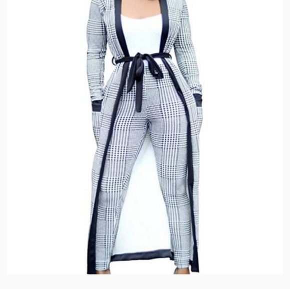 Cardigan suit - Picture 1 of 1